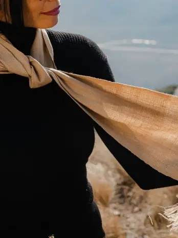 Echarpe artisanal en vigogne – beige dégradé