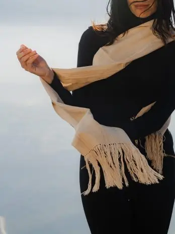 Echarpe artisanal en vigogne – beige dégradé