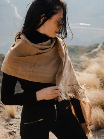 Étole artisanale en vigogne – marron